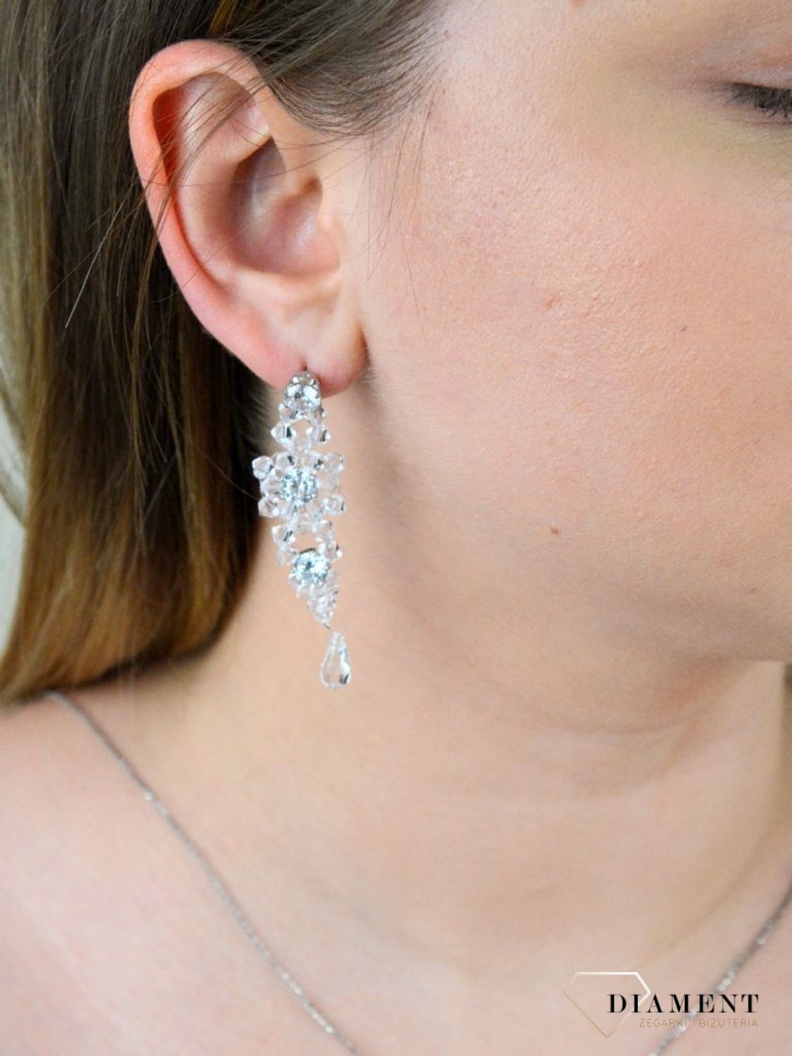 Srebrne kolczyki wiszące na ślub z kryształami KR 638.jpg